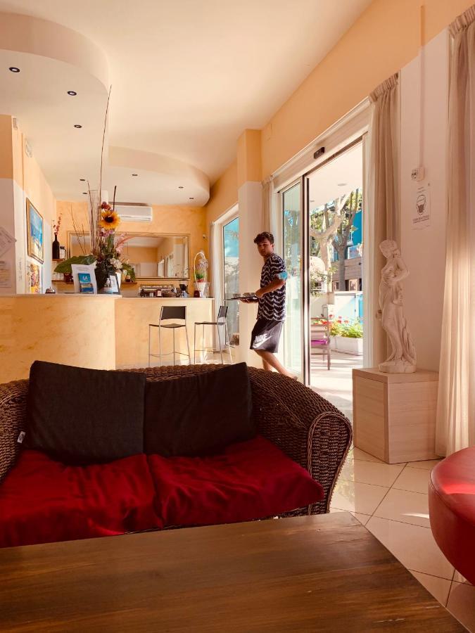 Villa Silvie Rose Чезенатико Экстерьер фото