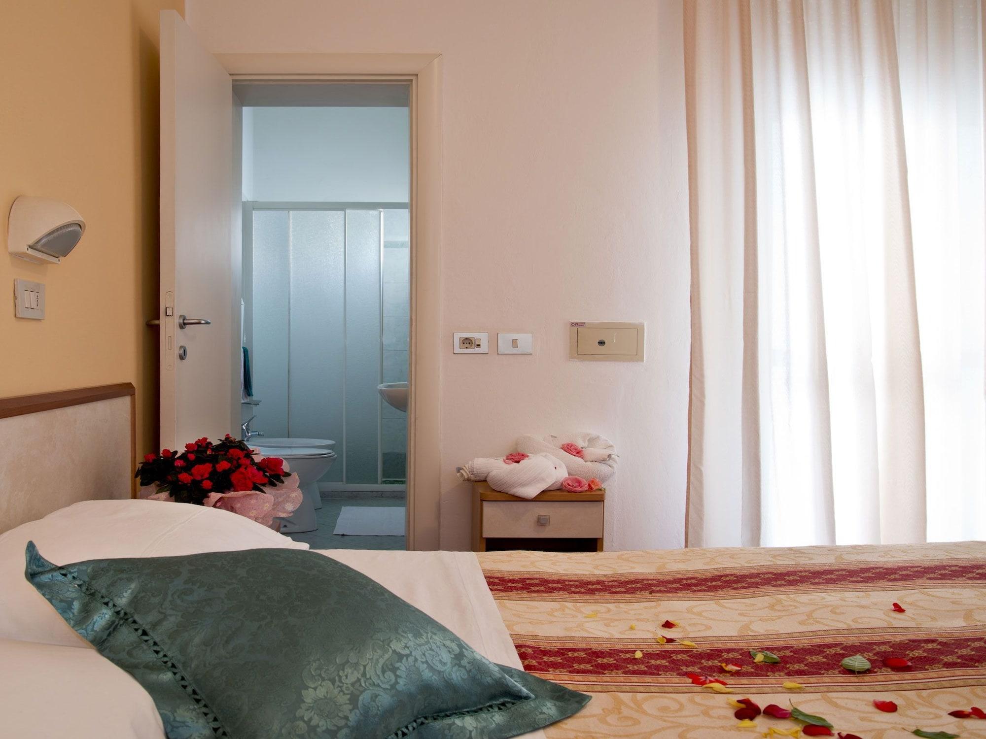 Villa Silvie Rose Чезенатико Экстерьер фото
