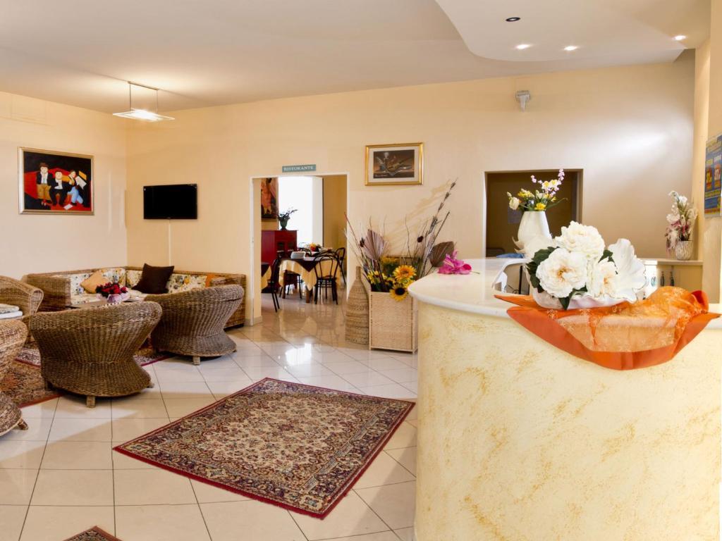Villa Silvie Rose Чезенатико Экстерьер фото