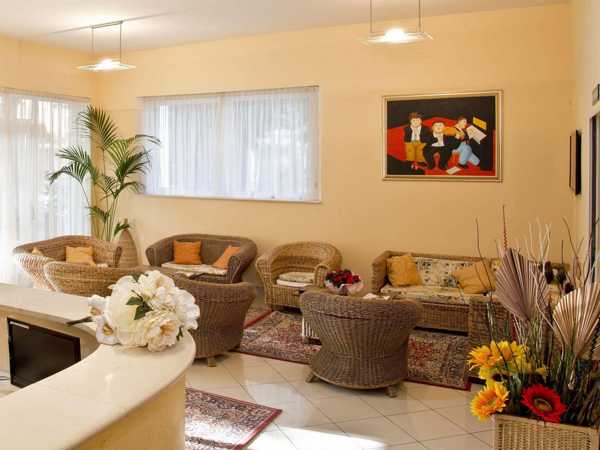 Villa Silvie Rose Чезенатико Экстерьер фото