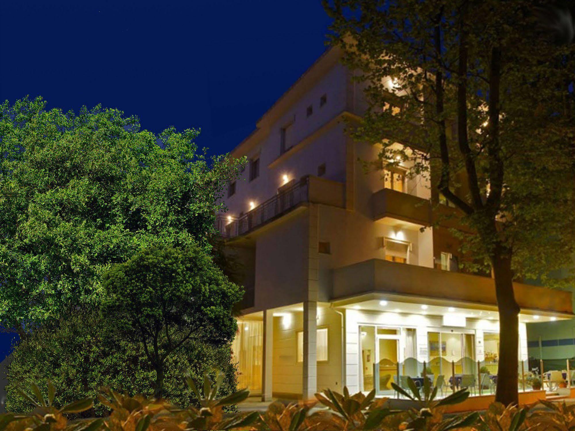 Villa Silvie Rose Чезенатико Экстерьер фото