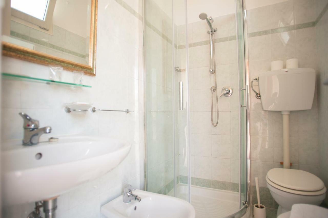 Villa Silvie Rose Чезенатико Экстерьер фото