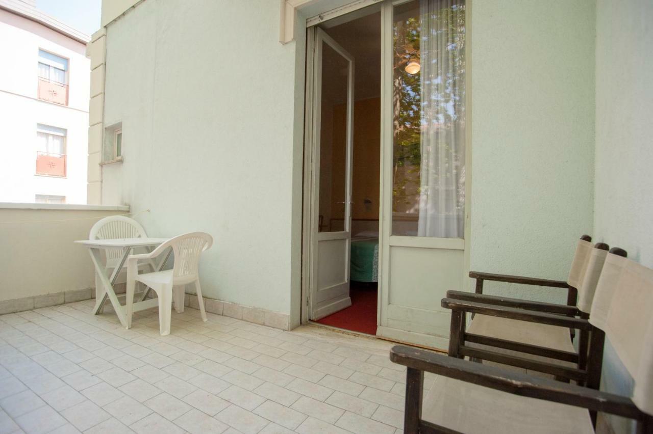 Villa Silvie Rose Чезенатико Экстерьер фото